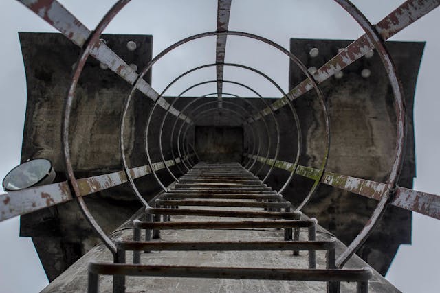 Een veilige werkdag op de werkplaats begint met het juiste laddersysteem